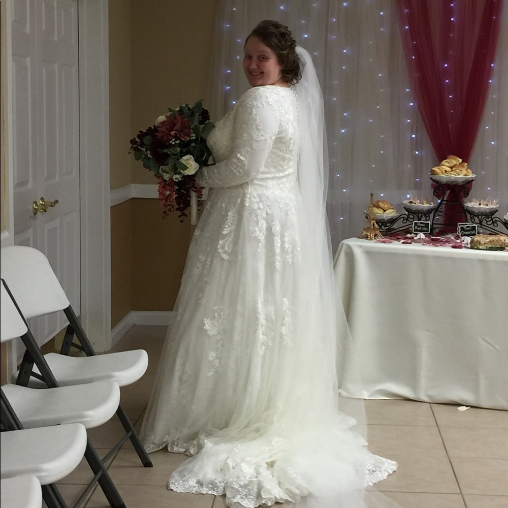 Mori Lee wedding dress - Picture 5 of 13